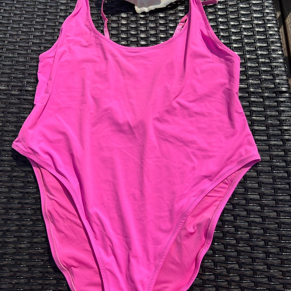 Ladies SKIMS Swim Scoop Neck One Piece Size 4 XL Taffy NWT